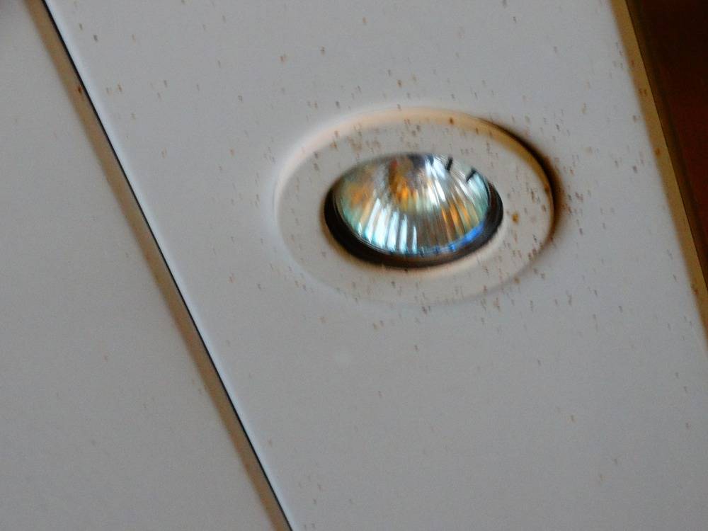 Nettoyage - plafond -lames-alu-cuisine-Mulhouse(43)