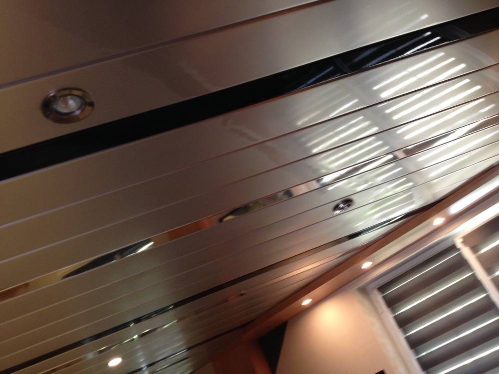 Nettoyage - plafond -lames-alu-couloir-Wittelsheim  (13)