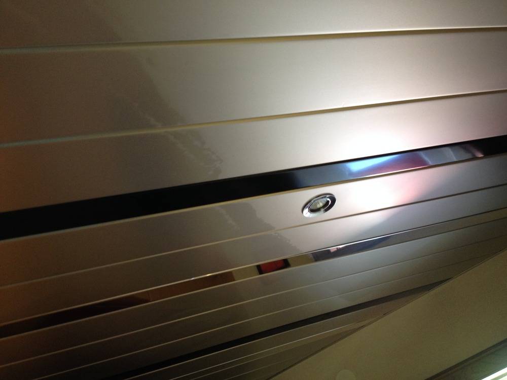 Nettoyage - plafond -lames-alu-couloir-Wittelsheim  (18)