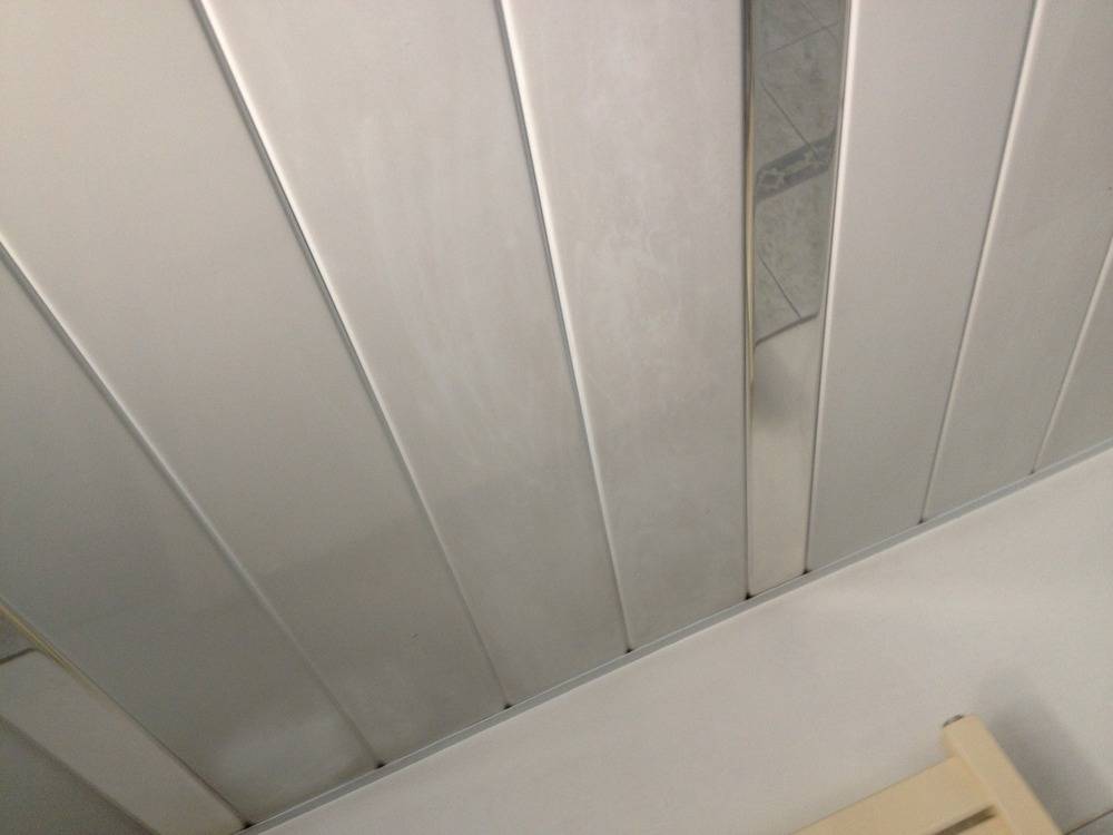Nettoyage - plafond -lames-alu-salle-de-bain-Wittelsheim (11)