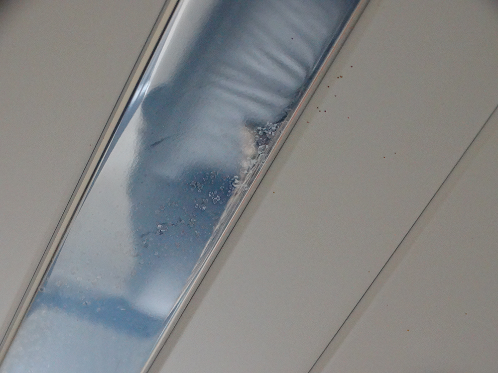 Lessivage- Nettoyage - plafond -lames-alu-cuisine-Couloir-salle-de-bain-Roggenhouse (7)