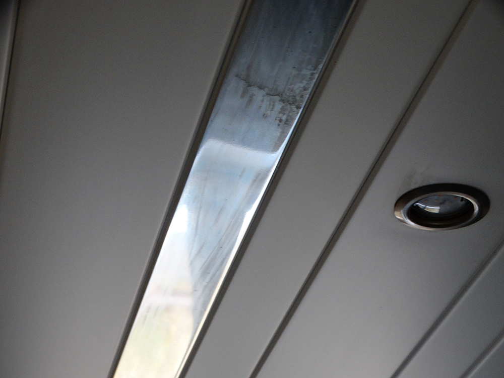 Lessivage- Nettoyage - plafond -lames-alu-cuisine-Couloir-salle-de-bain-Roggenhouse (9)