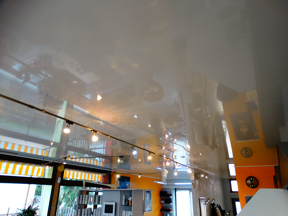 Lessivage- Nettoyage - plafond -tendu-PVC-salon-de-coiffure-ungersheim(94)