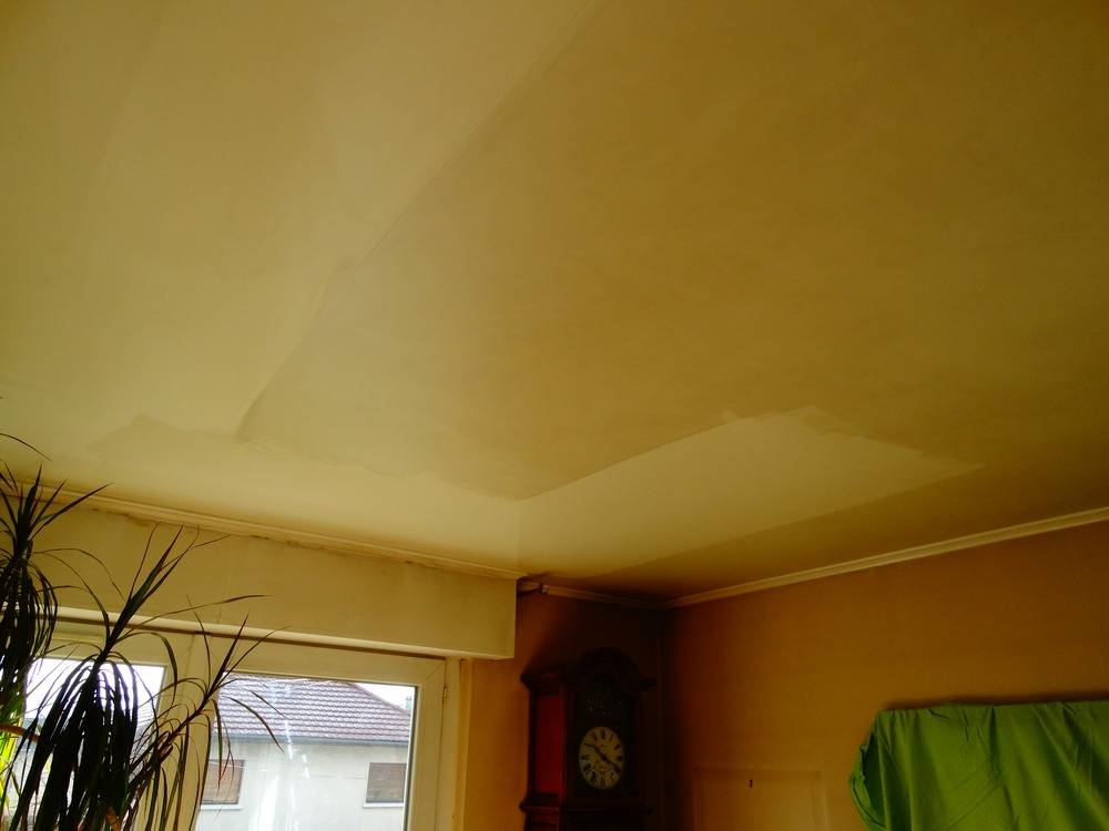 Lessivage- Nettoyage - plafond -tendu-PVC-salon-cuisine-Montbeliard(79)