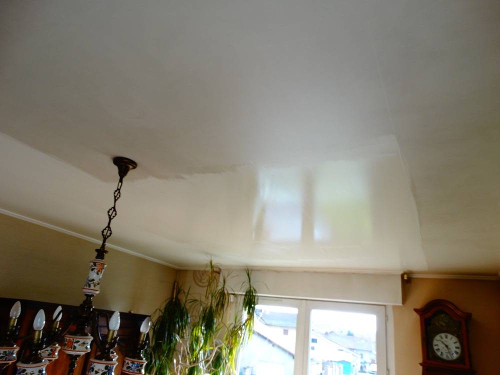 Lessivage- Nettoyage - plafond -tendu-PVC-salon-cuisine-Montbeliard(81)